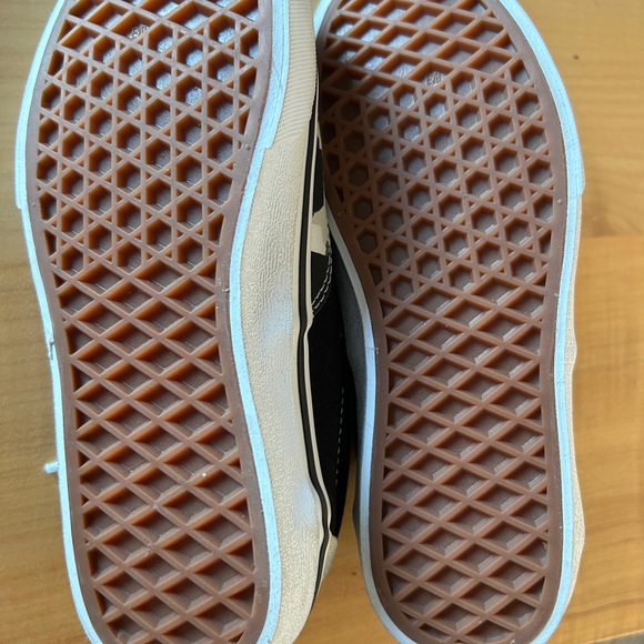 Vans sneakers brand new never worn. Black and camo - Picture 2 of 3